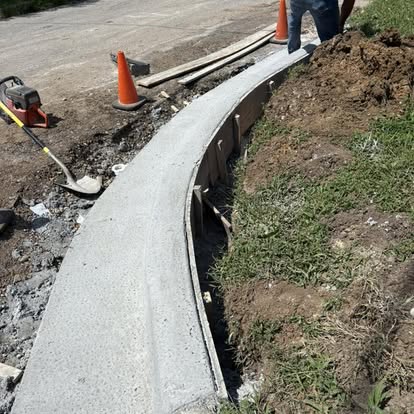 Curved concrete curb edging a property